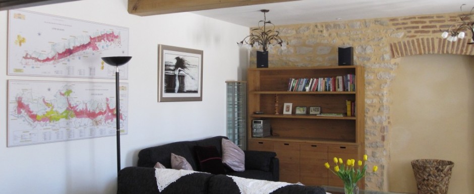 Winter is the living area ain our luxury holiday rental in Burgundy (Puligny Montrachet) with ample space for six people