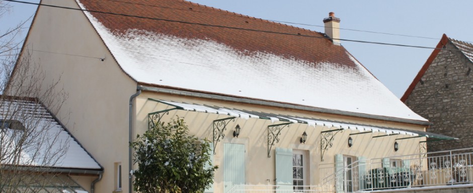 Our luxury rental in Burgundy, 10pm (three double en suite bedrooms) and its "Little House" next to it (two double bedrooms and a family bathroom)