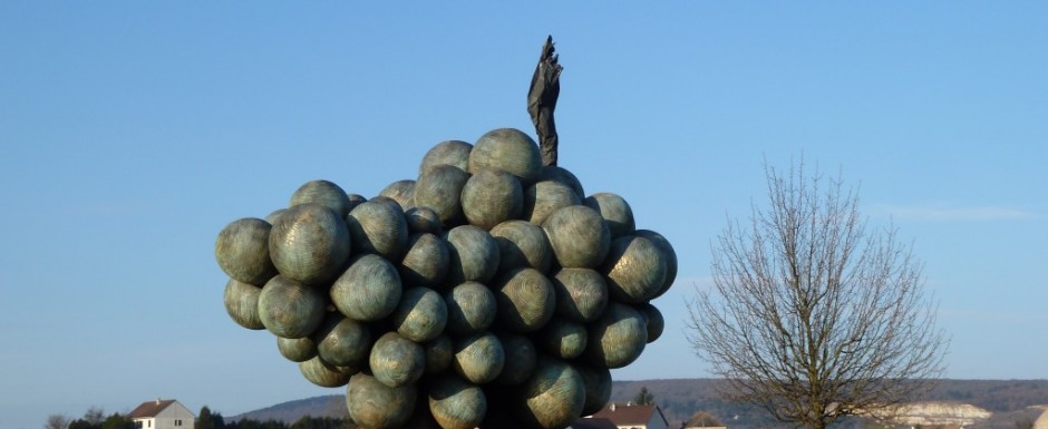 Once you see the bunch of grapes at the bottom of the road, you know you are only a short distance from our luxury vacation rental in Burgundy