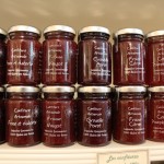 Legendes Gourmandes, one of the foodie shops we use when we are on vacation in at 10pm stocks so many different jams