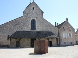 Chagny church with its Serra sculpture not far from us in Puligny